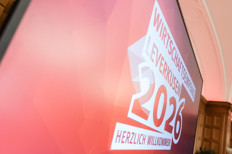 Wirtschaftsempfang 2026 in Leverkusen, Willkommenstafel auf einem Bildschirm